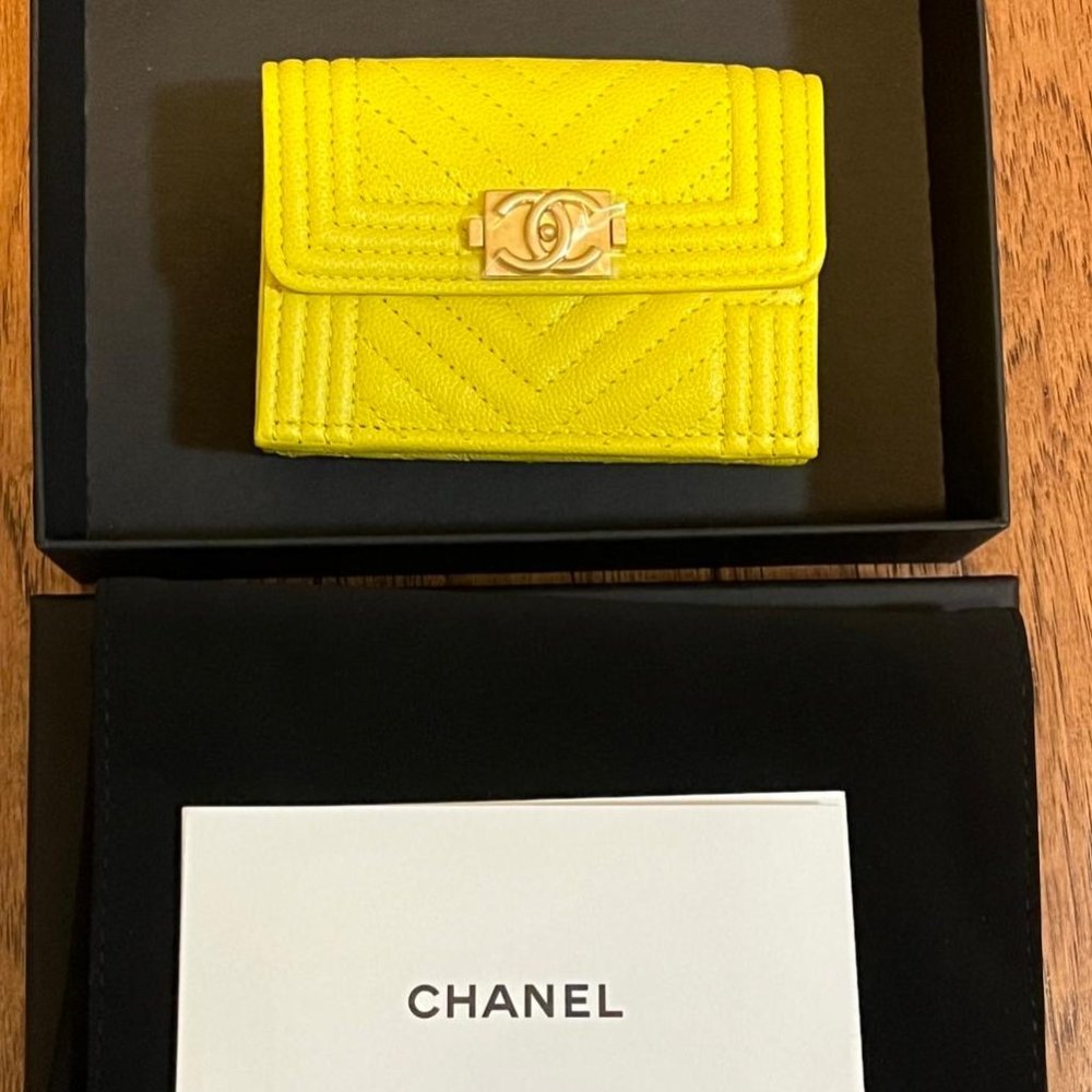Chanel - Boy Compact Wallet Quilted Caviar
